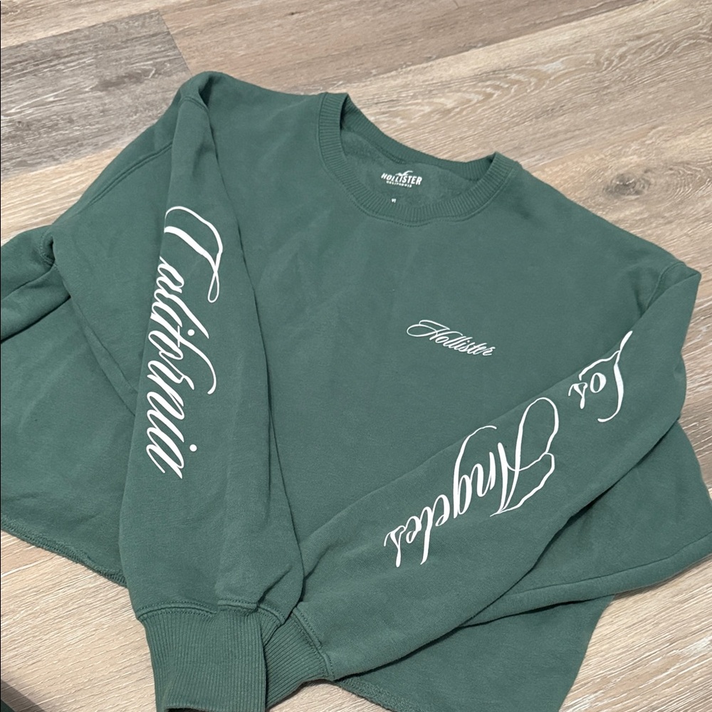 Hollister Forest Green Crewneck Cropped Sweatshirt